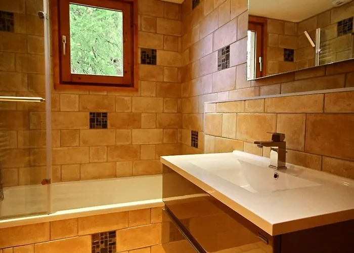 Chalet Rénové Pour 10 Avec Jacuzzi, Cheminée Et Wifi Aux Pieds Des Pistes - Fr-1-455-155 *